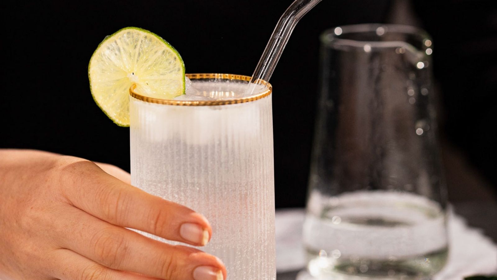 Simple tequila cocktail with lime juice and sparkling water.